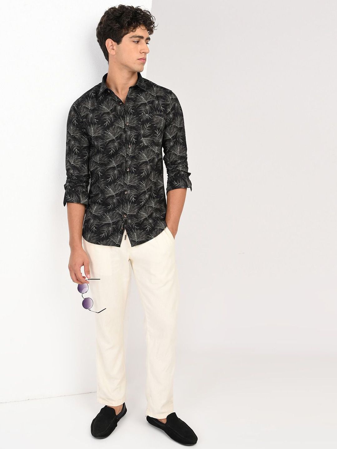 Men Black & White Camouflage Printed Slim Fit Casual Shirt