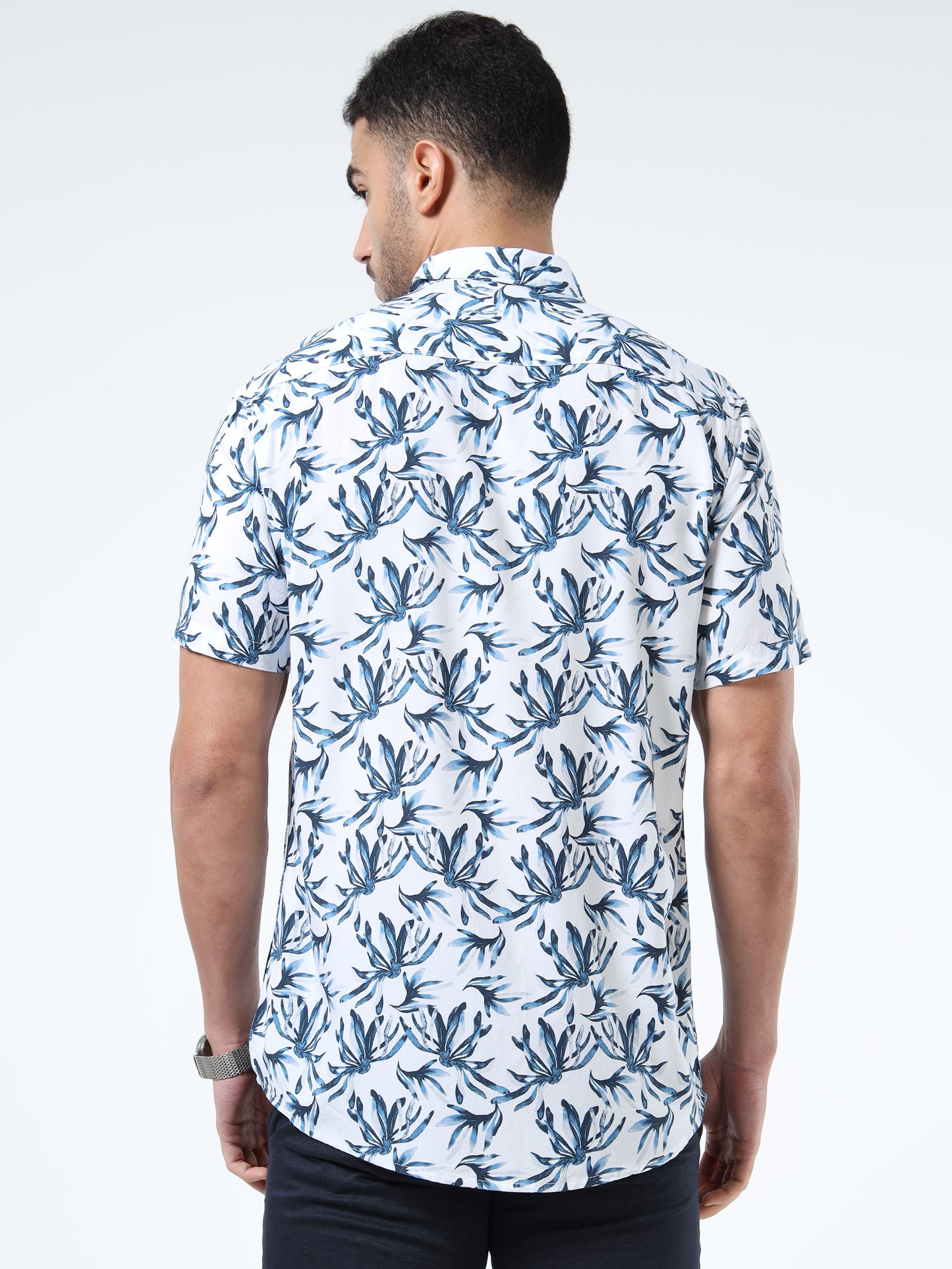 Men Chic White & Navy Abstract Print Slim‑Fit Rayon Shirt – Half Sleeves, Spread Collar