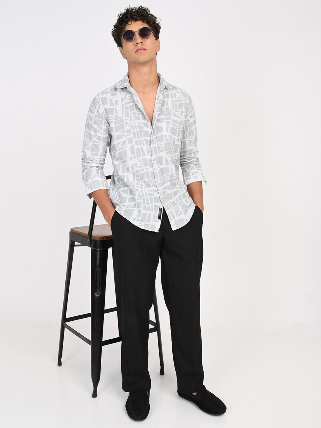 Men Abstract Printed Classic Blue & White Slim Fit Casual Shirt